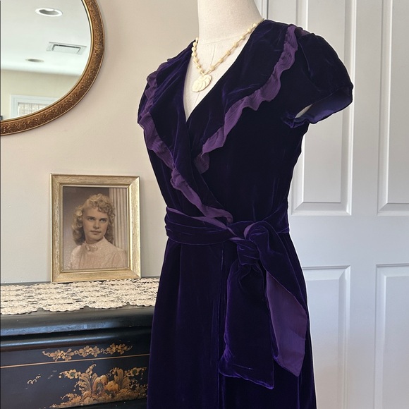 Vintage Velvet Wrap Dress in Royal Purple, Circa Late 70’s/Early 80’s - Picture 11 of 11
